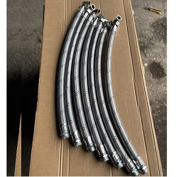 Dây inox nối mềm D25 - Phụ kiện bình tích áp Varem